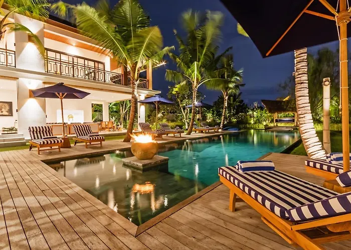 Heritage Villa, Ultimate 6 Bed, 20 Meter Pool 700 Metre From Villa Canggu