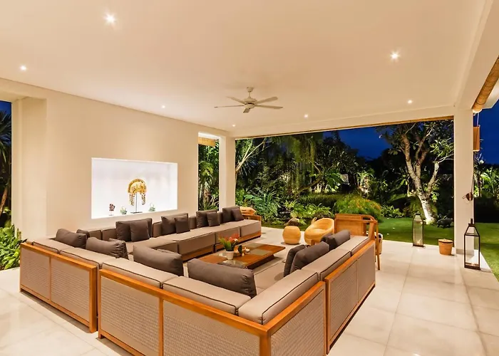 Heritage Villa, Ultimate 6 Bed, 20 Meter Pool 700 Metre From * Canggu