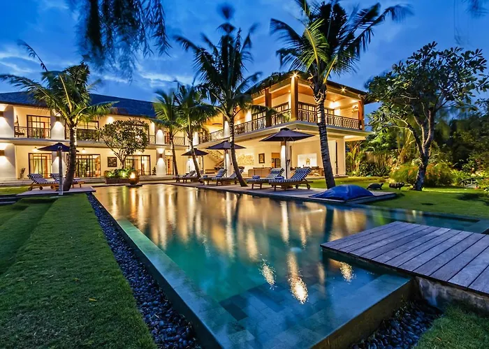 Heritage Villa, Ultimate 6 Bed, 20 Meter Pool 700 Metre From Villa Canggu