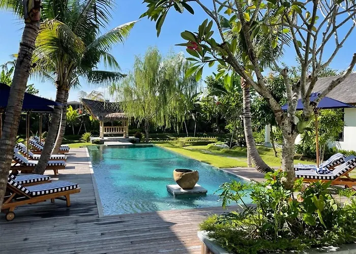 Villa Heritage Villa, Ultimate 6 Bed, 20 Meter Pool 700 Metre From Canggu