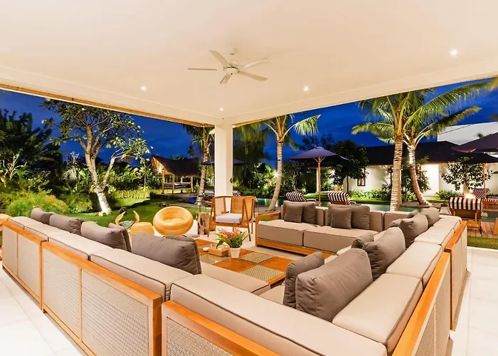 Heritage Villa, Ultimate 6 Bed, 20 Meter Pool 700 Metre From Canggu