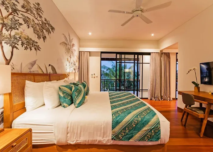 Heritage Villa, Ultimate 6 Bed, 20 Meter Pool 700 Metre From