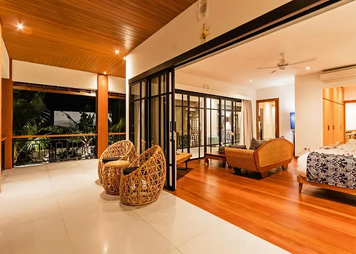 Heritage Villa, Ultimate 6 Bed, 20 Meter Pool 700 Metre From * Canggu