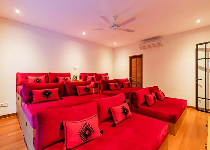 Heritage Villa, Ultimate 6 Bed, 20 Meter Pool 700 Metre From Villa *