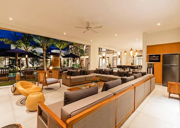 Heritage Villa, Ultimate 6 Bed, 20 Meter Pool 700 Metre From Canggu