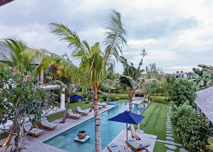 Heritage Villa, Ultimate 6 Bed, 20 Meter Pool 700 Metre From Villa Canggu