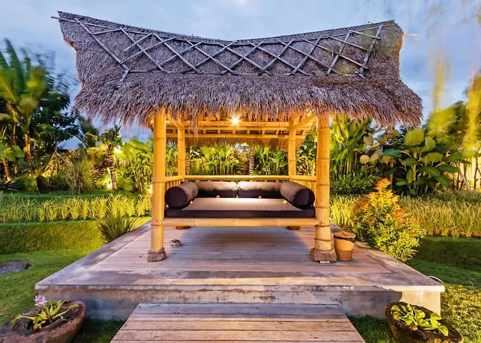 Heritage Villa, Ultimate 6 Bed, 20 Meter Pool 700 Metre From Canggu
