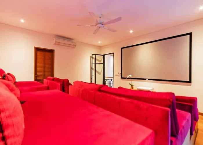 Heritage Villa, Ultimate 6 Bed, 20 Meter Pool 700 Metre From Villa *