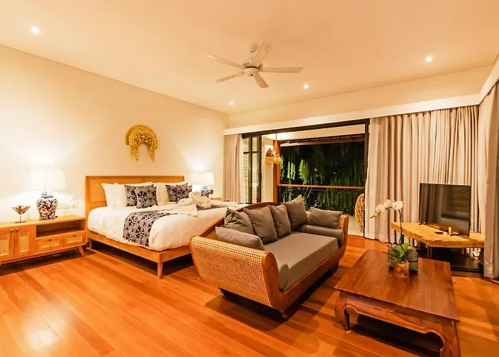 Heritage Villa, Ultimate 6 Bed, 20 Meter Pool 700 Metre From