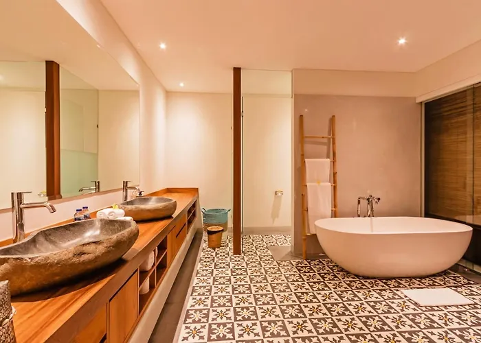 Heritage Villa, Ultimate 6 Bed, 20 Meter Pool 700 Metre From *