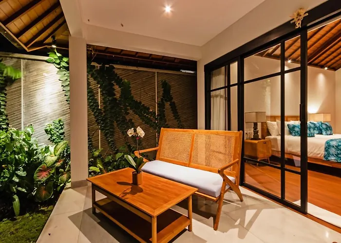 Heritage Villa, Ultimate 6 Bed, 20 Meter Pool 700 Metre From Canggu