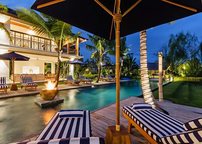 Heritage Villa, Ultimate 6 Bed, 20 Meter Pool 700 Metre From Canggu