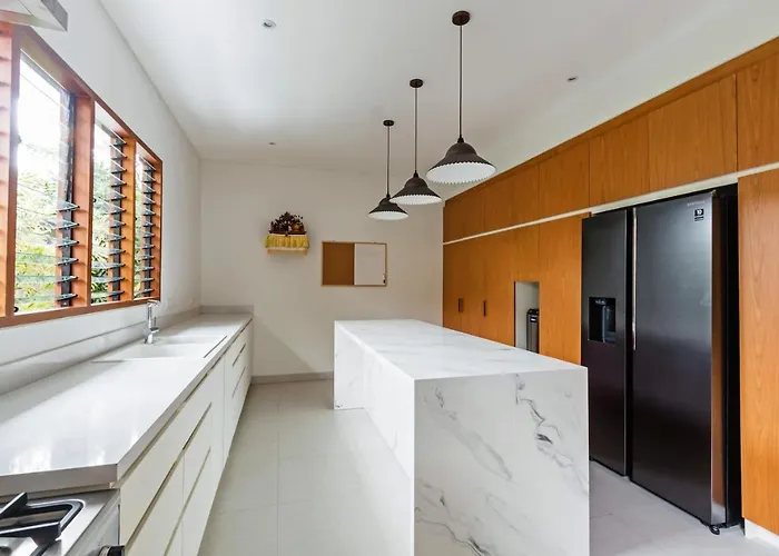 Villa Heritage Villa, Ultimate 6 Bed, 20 Meter Pool 700 Metre From