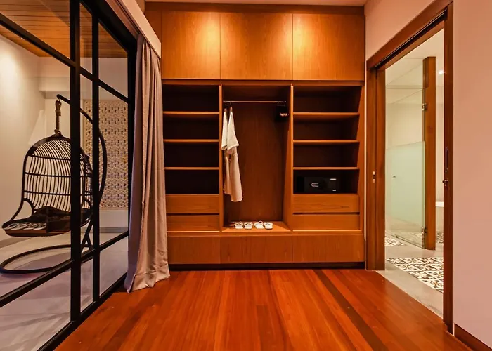 Heritage Villa, Ultimate 6 Bed, 20 Meter Pool 700 Metre From Canggu
