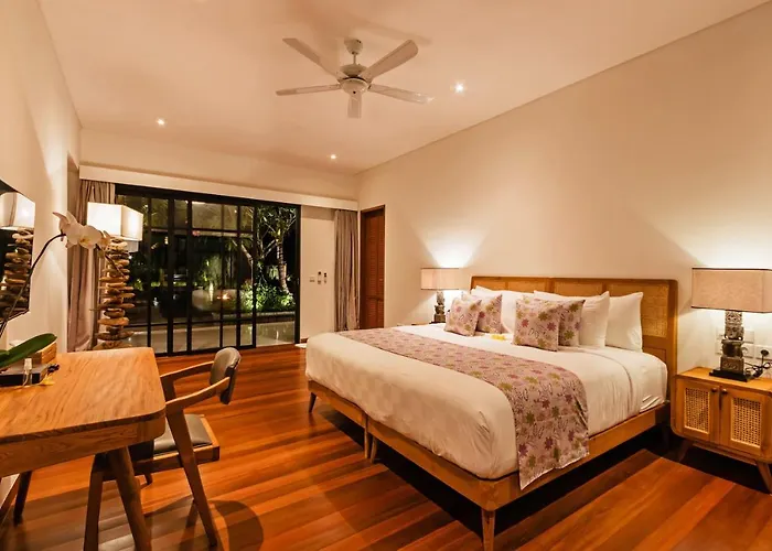 Heritage Villa, Ultimate 6 Bed, 20 Meter Pool 700 Metre From Villa Canggu